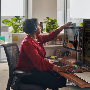 Poly Auriculares monoaurales Blackwire 3315 con certificación Microsoft Teams USB-C + Conector de 3,5 mm + Adaptador USB-C/A